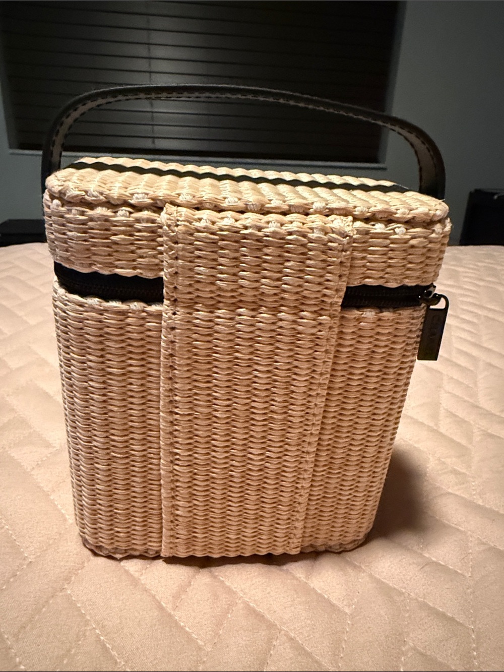 NEW! CHANEL Beauté Straw Cosmetic Bag in Natural and Black Trim - Picture 3 of 11